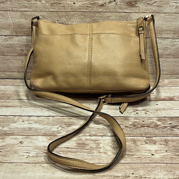Calvin Klein Soft Pebbled Tan Leather Shoulder Bag with built in wallet - Picture 2 of 14